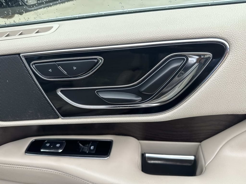Used 2019 Lincoln Navigator Select RWD image 15