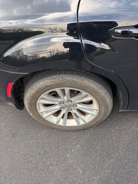 Used 2021 Chrysler 300 Touring L w/ Popular Equipment Group image 39