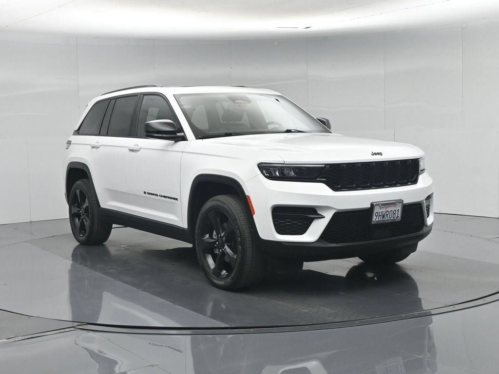 Used 2023 Jeep Grand Cherokee Laredo AWD/4WD image 60