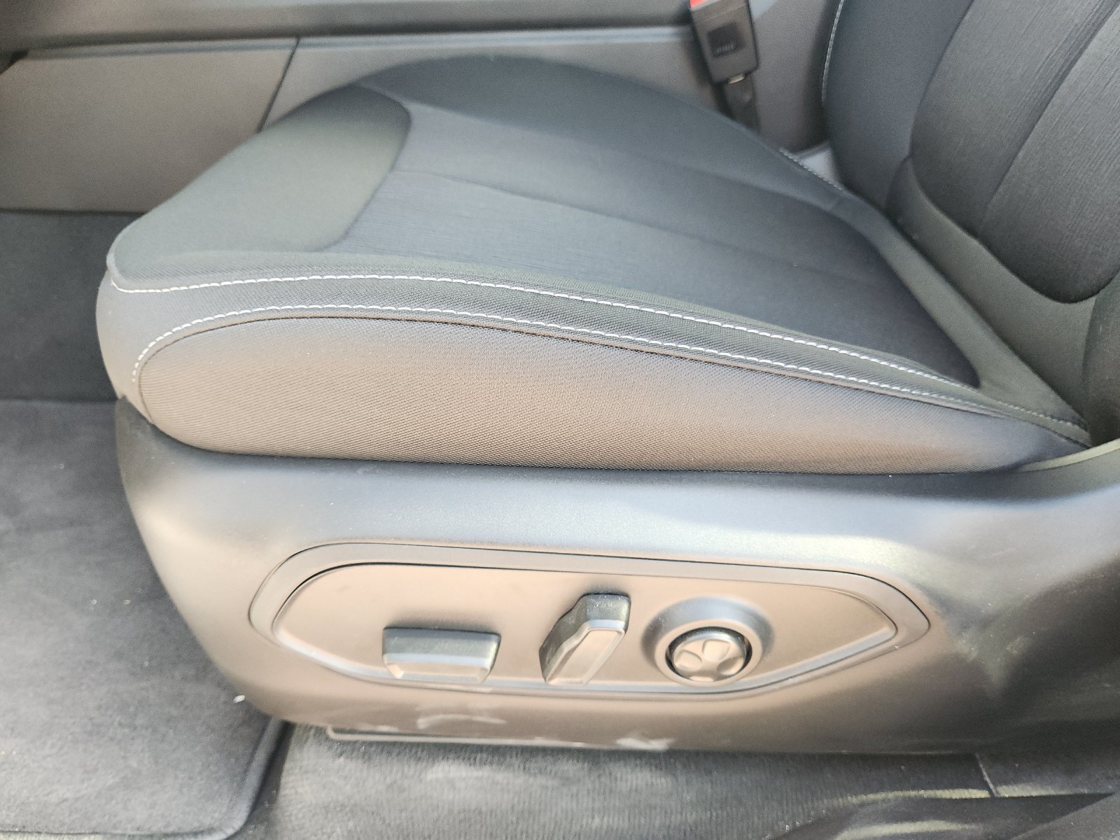 New 2026 Jeep Grand Cherokee L Laredo RWD image 22