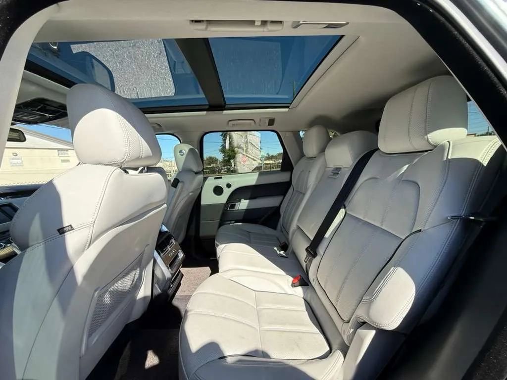 Used 2016 Land Rover Range Rover Sport HSE image 8