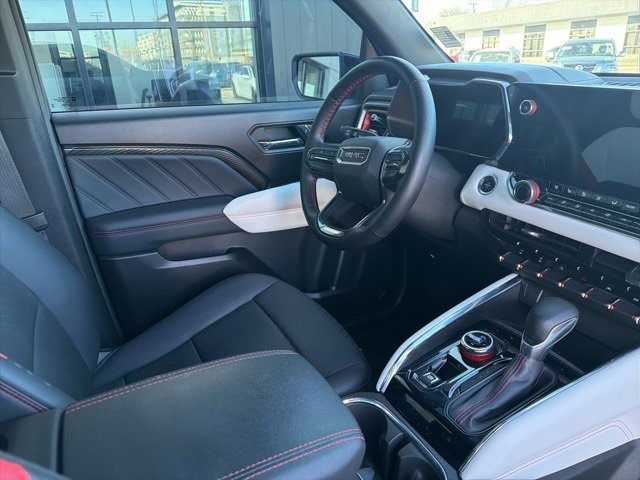 Used 2024 GMC Canyon AT4X image 12