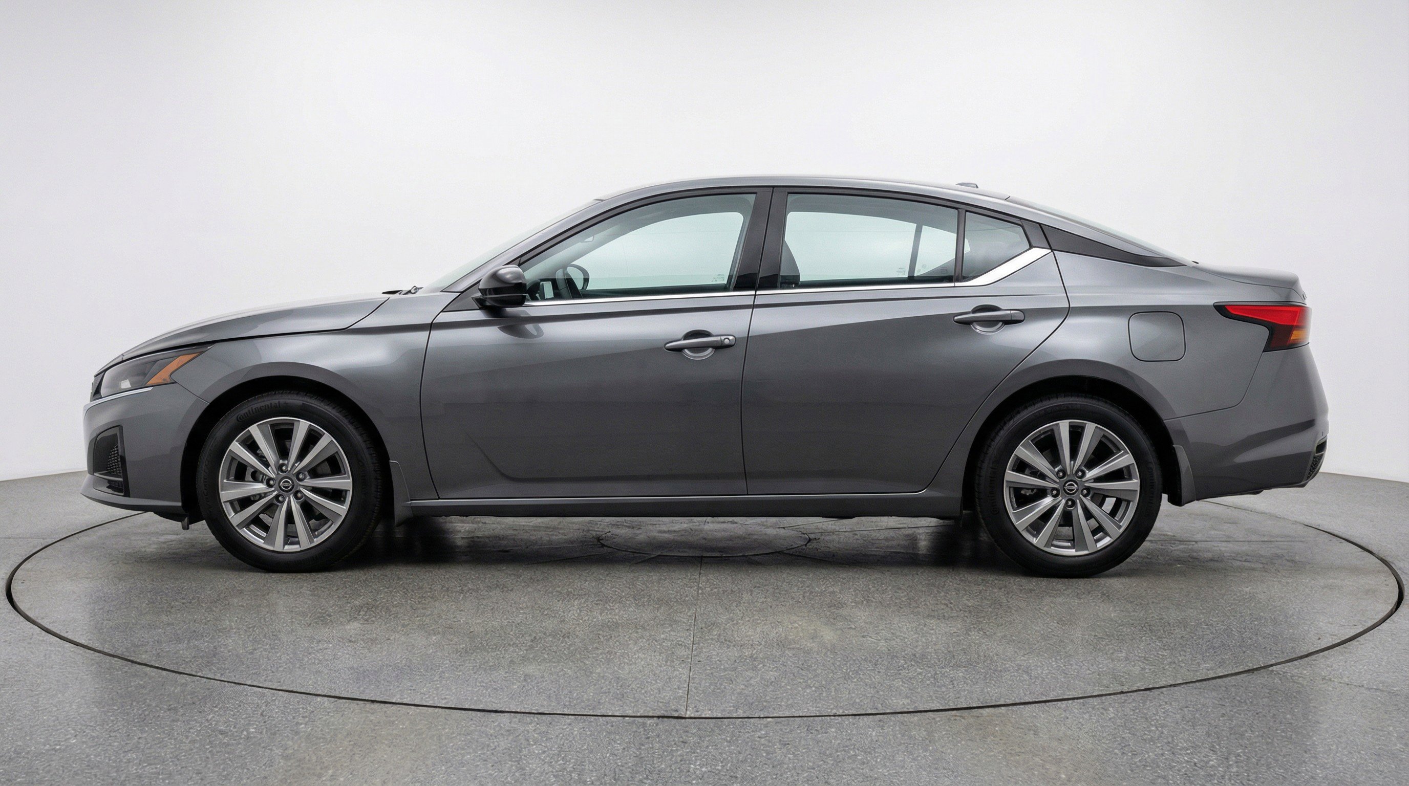 Used 2025 Nissan Altima 2.5 SV FWD image 5