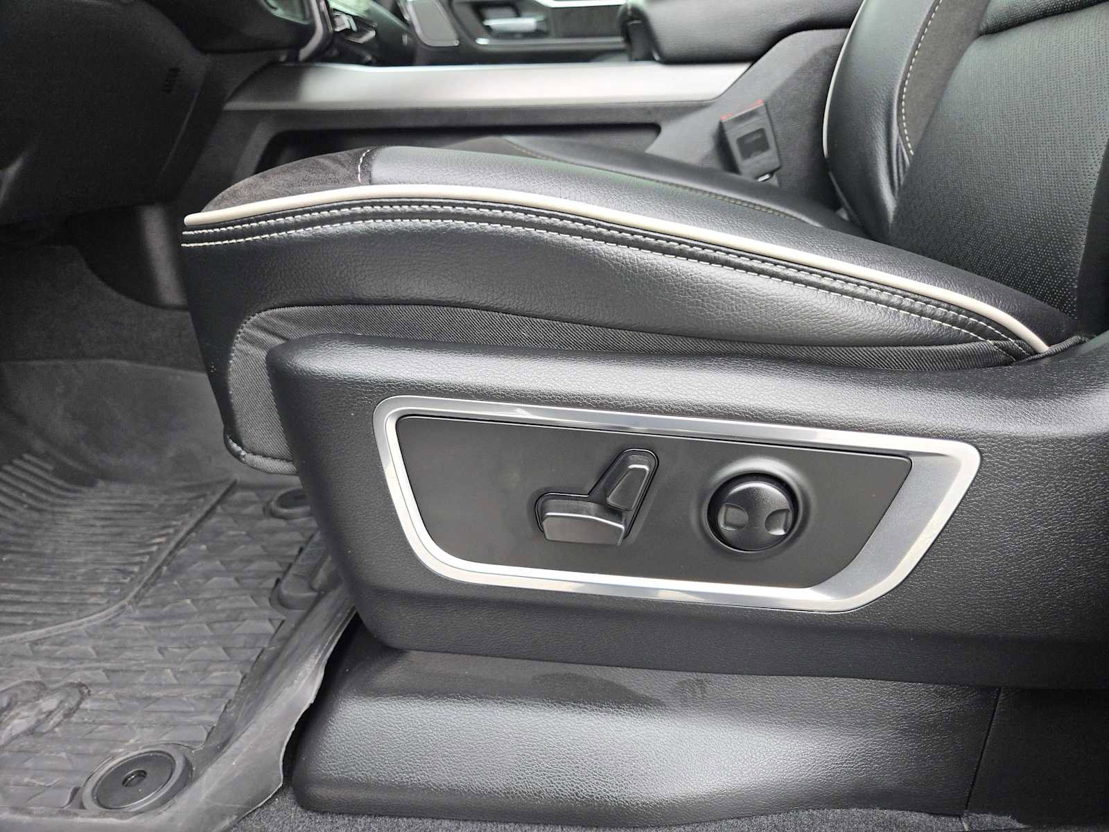 Used 2025 RAM 1500 Laramie w/ Night Edition AWD/4WD image 23