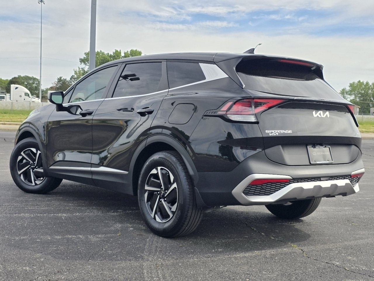 Used 2025 Kia Sportage LX FWD image 13