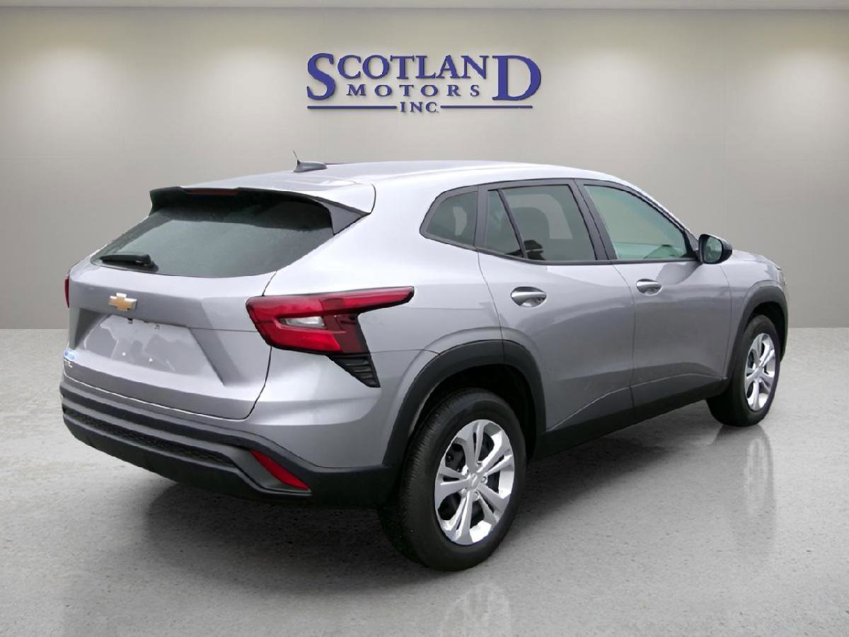 Used 2026 Chevrolet Trax LS w/ Driver Confidence Package image 6