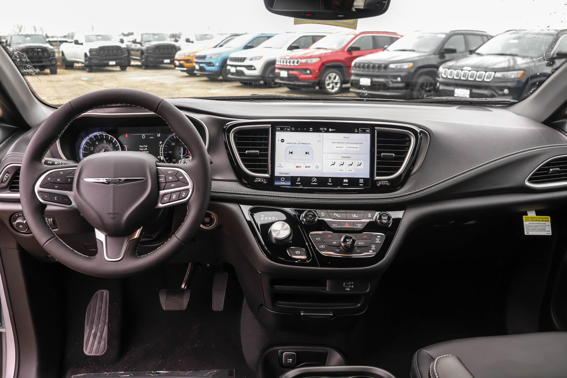 New 2026 Chrysler Pacifica Select image 8