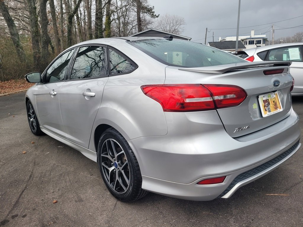 Used 2015 Ford Focus SE w/ SE Sport Package image 7