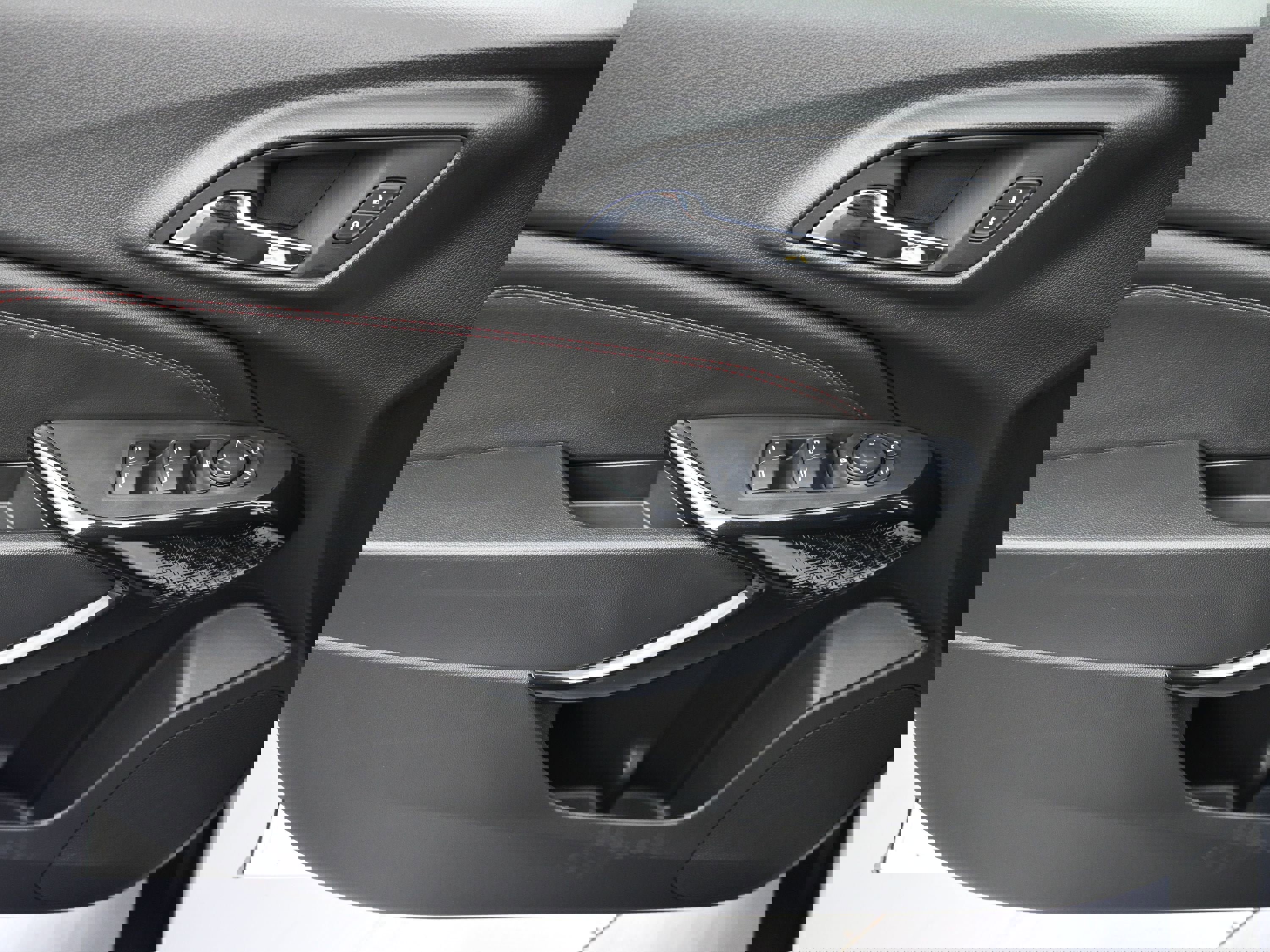 Certified 2025 Chevrolet Trax RS w/ Driver Confidence Package image 24