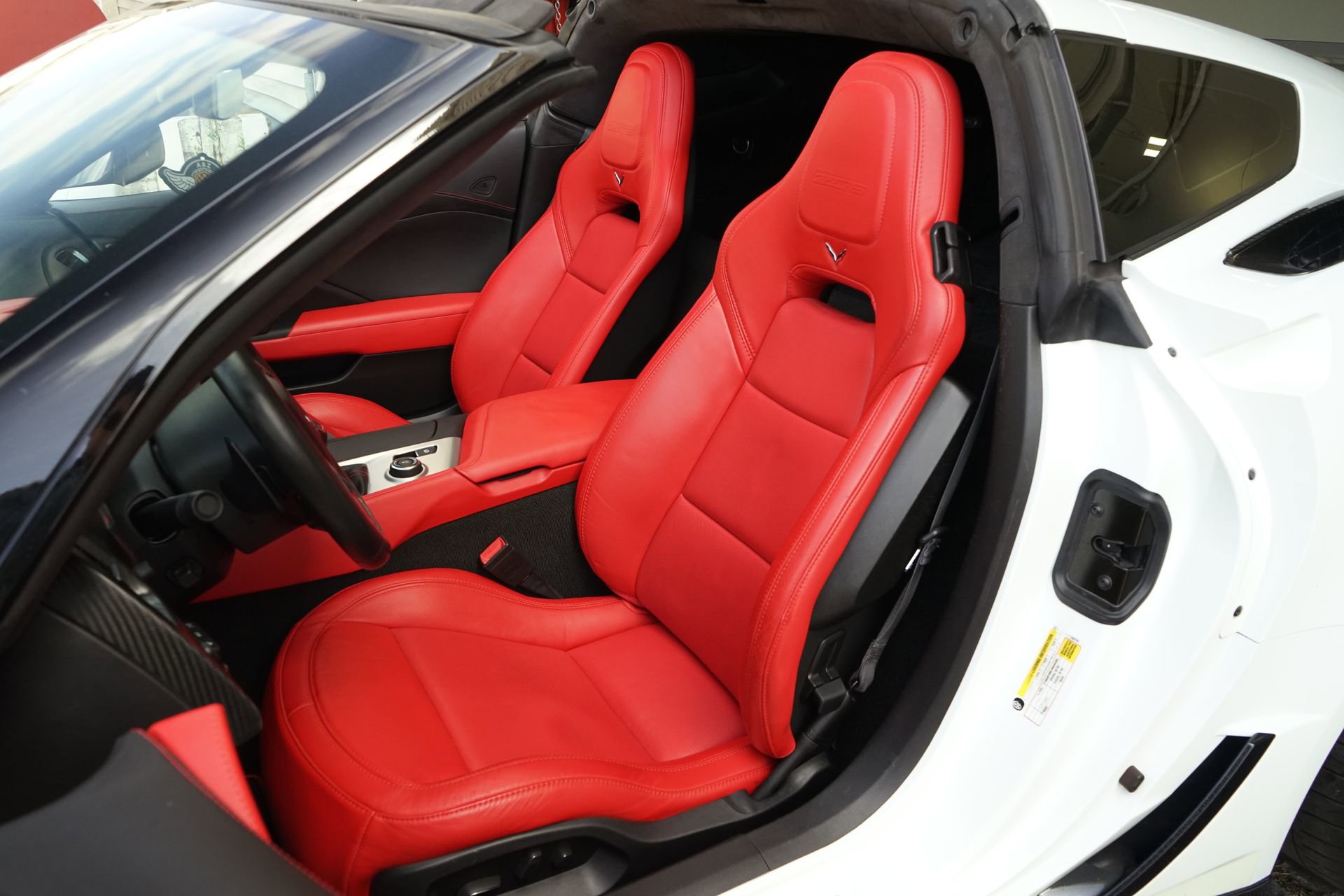 Used 2015 Chevrolet Corvette Z06 w/ 3LZ Preferred Equipment Group RWD image 14