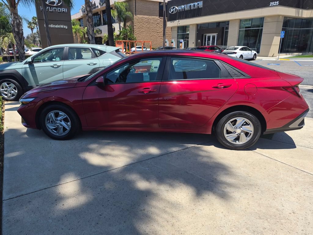 Used 2026 Hyundai Elantra SE FWD image 9