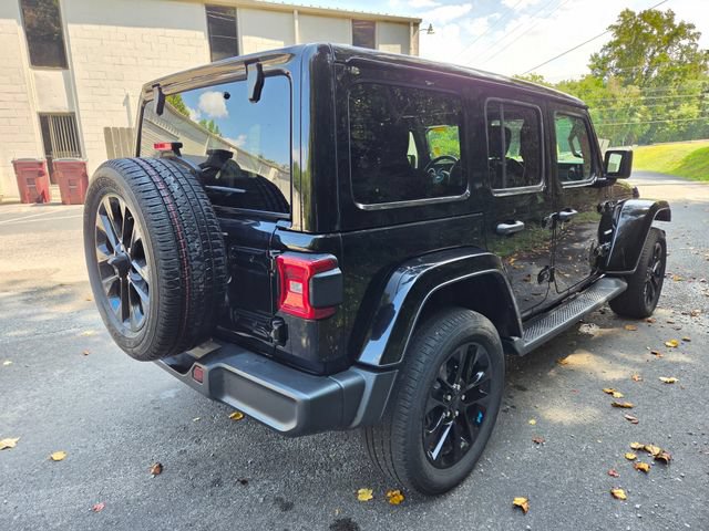 Used 2022 Jeep Wrangler Unlimited Sahara w/ Cold Weather Group AWD/4WD image 7