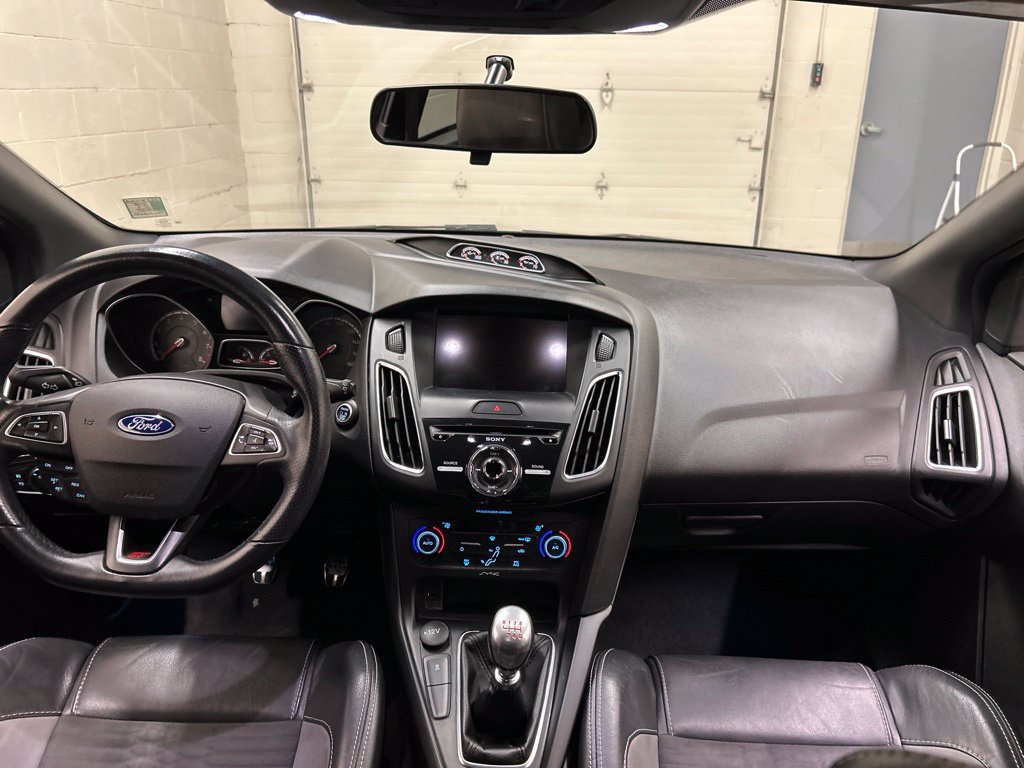 Used 2018 Ford Focus ST w/ Equipment Group 401A FWD image 20