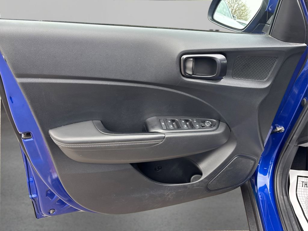 Certified 2023 Hyundai Venue Limited w/ Cargo Package image 24