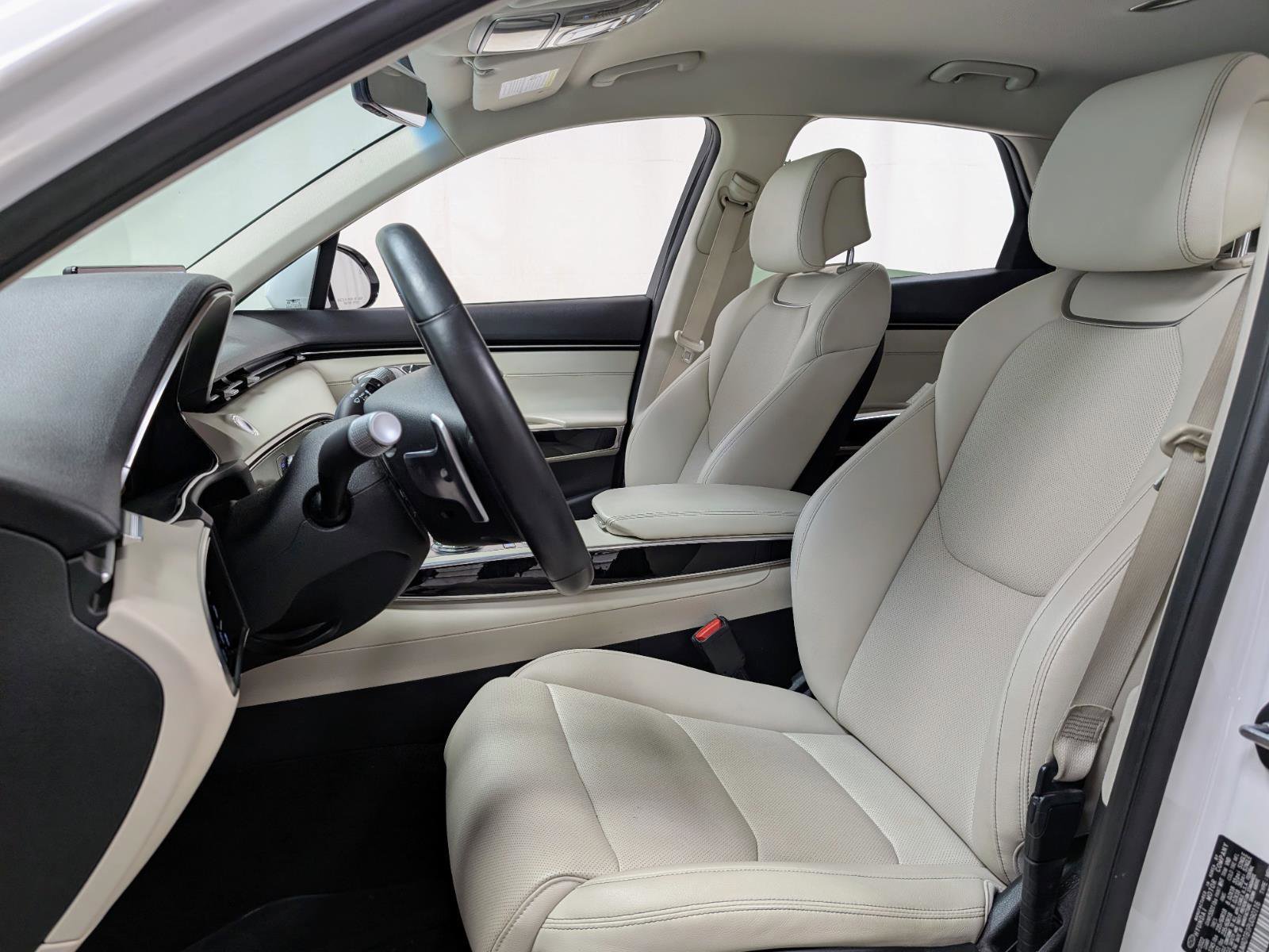 Used 2023 Genesis GV70 2.5T w/ Cargo Package image 15