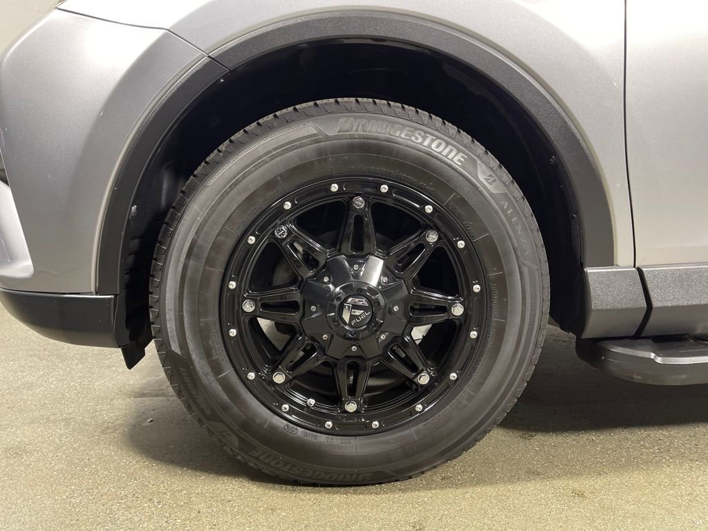 Used 2016 Toyota RAV4 LE image 10