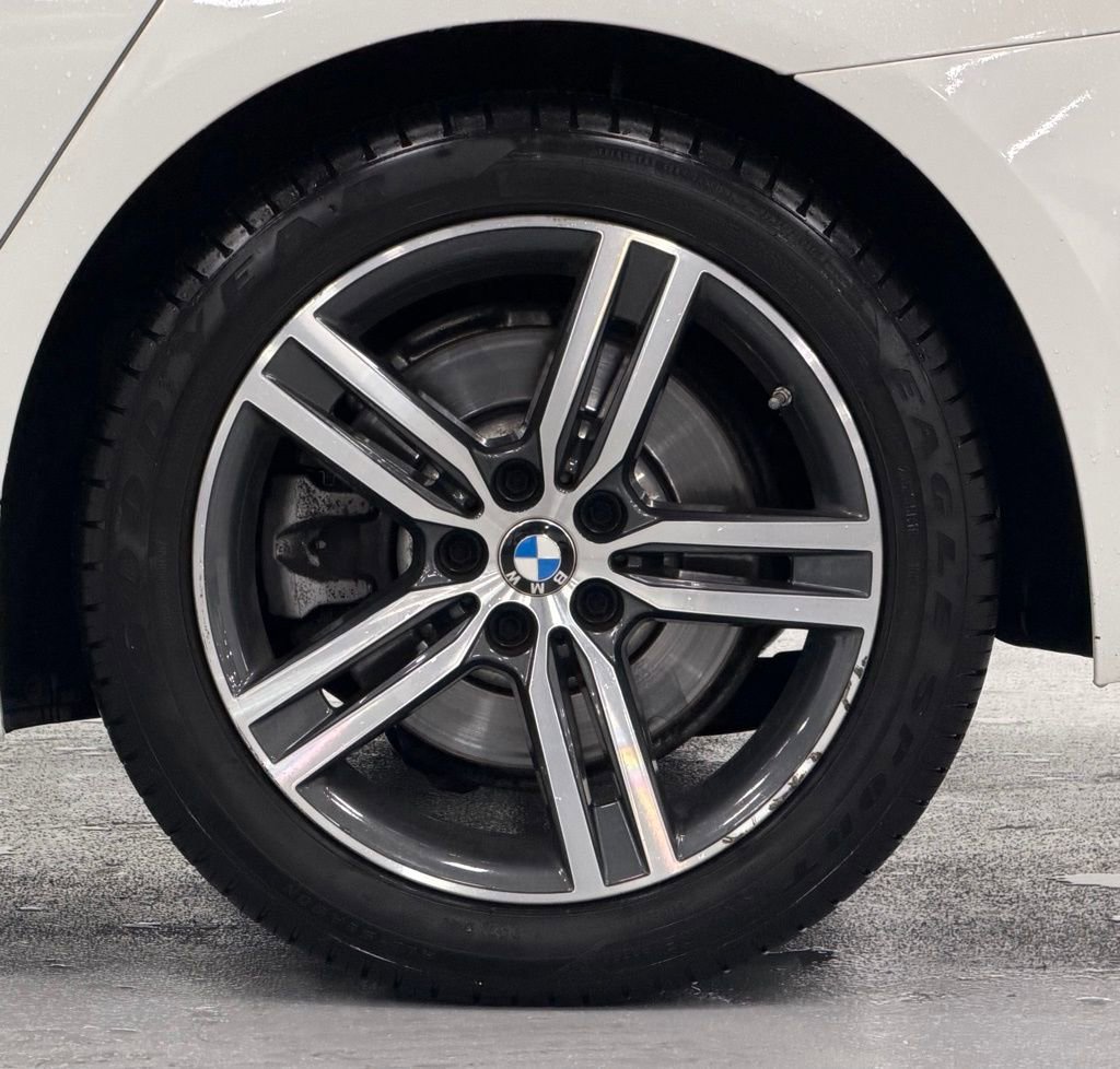 Used 2021 BMW 530i xDrive w/ Premium Package image 9