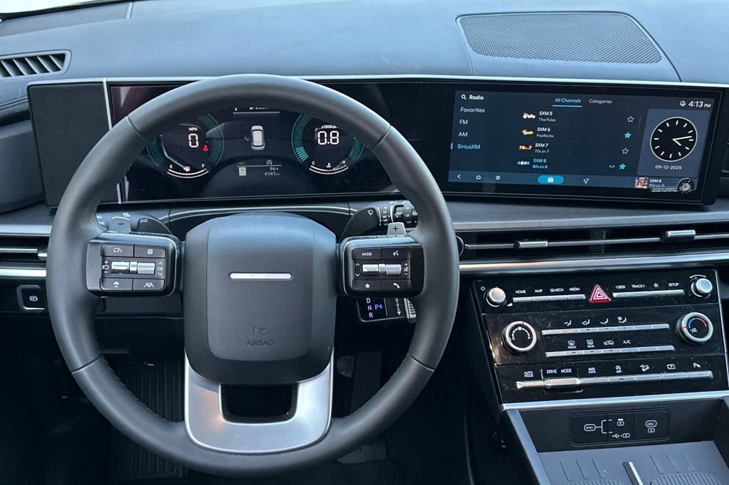 Used 2025 Hyundai Santa Fe SE image 14