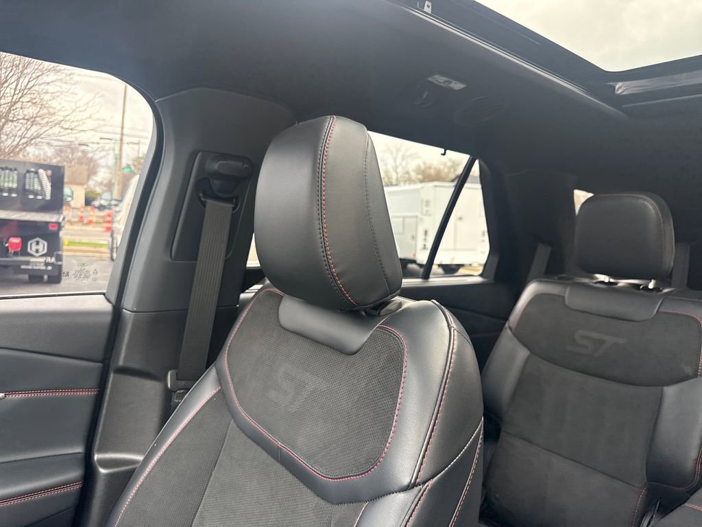 Used 2025 Ford Explorer ST image 43