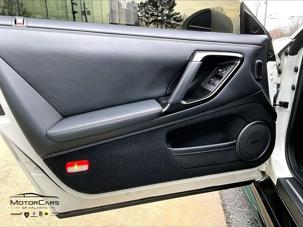 Used 2021 Nissan GT-R Premium image 18