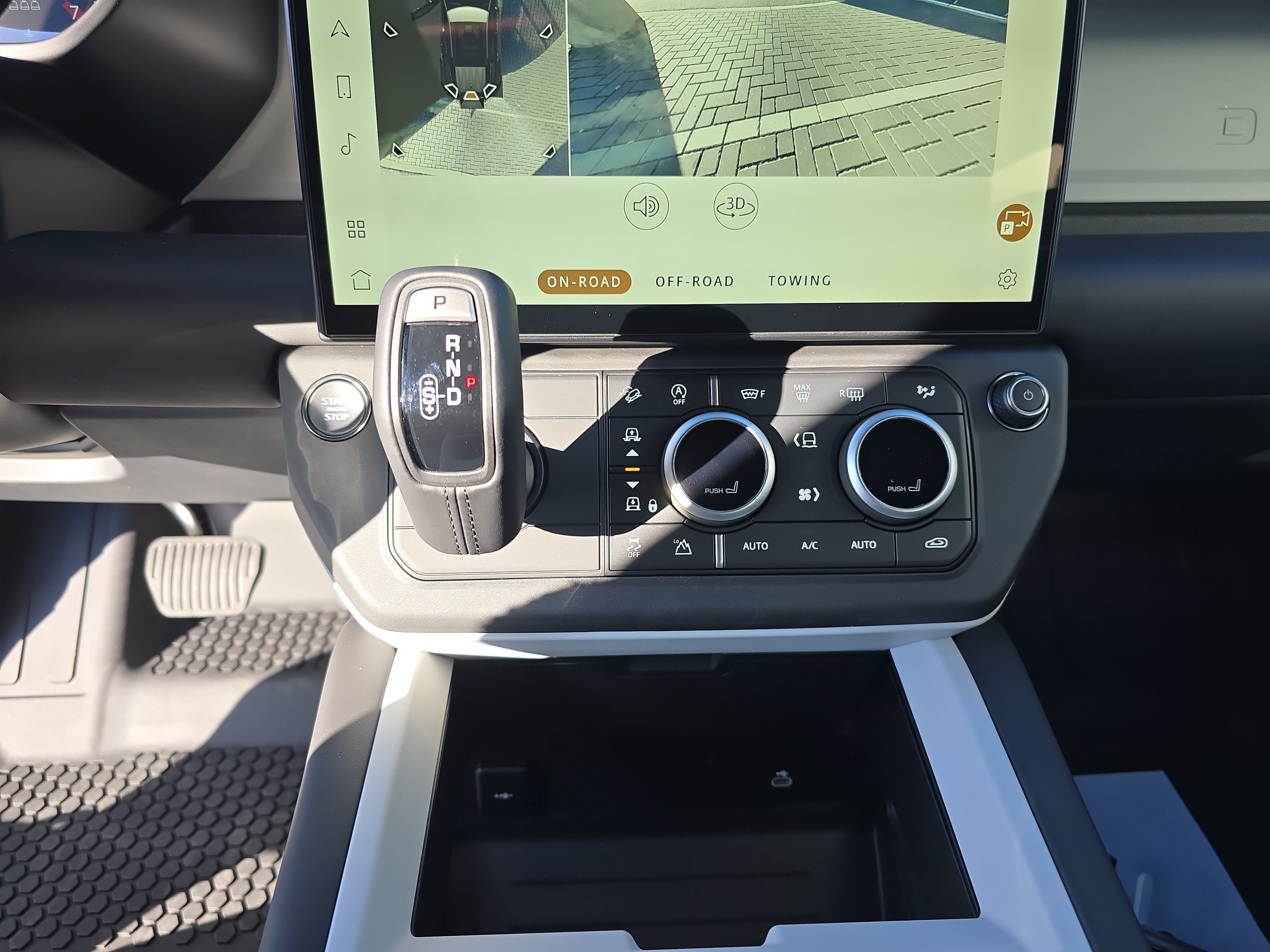 Certified 2026 Land Rover Defender 110 X-Dynamic SE AWD/4WD image 30
