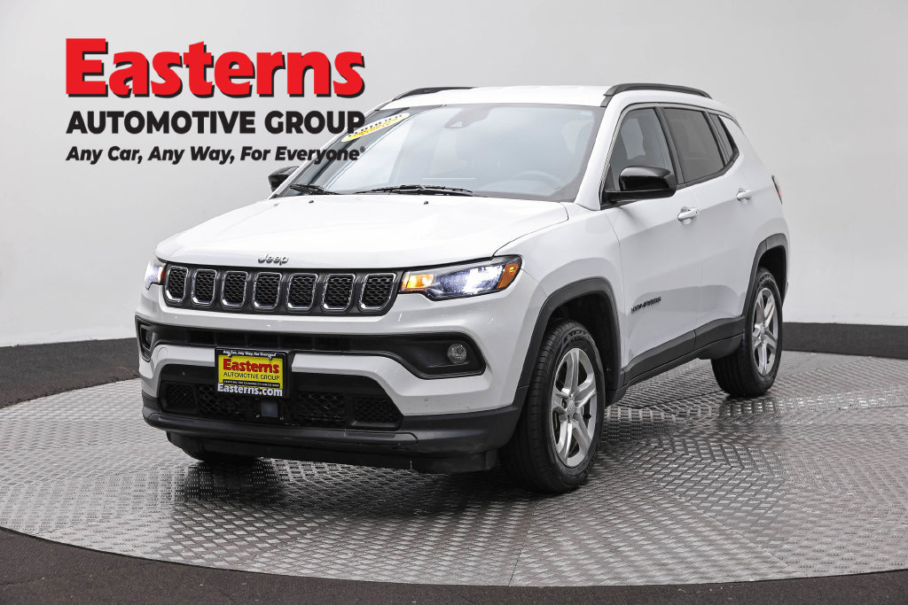 Used 2024 Jeep Compass Latitude AWD/4WD image 1
