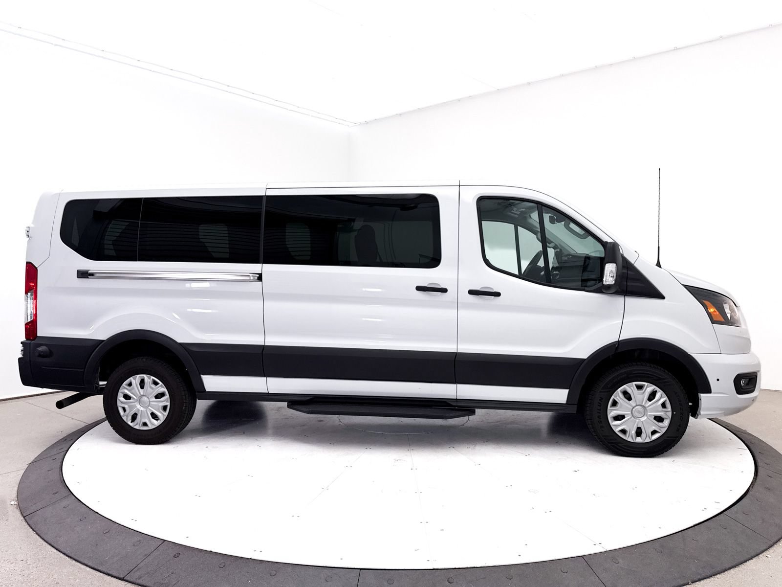 Used 2024 Ford Transit 350 XLT RWD image 33