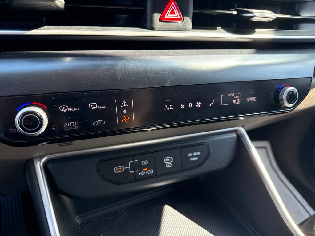 Used 2025 Kia Carnival FWD image 21