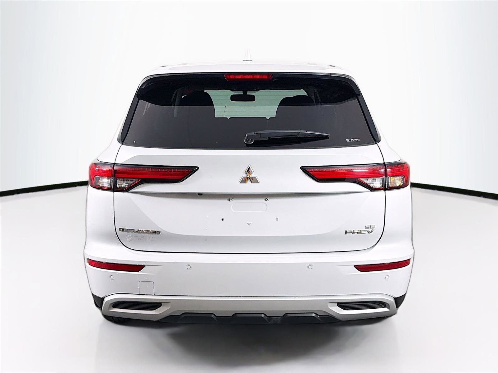 Used 2024 Mitsubishi Outlander 4WD Plug-In Hybrid image 6