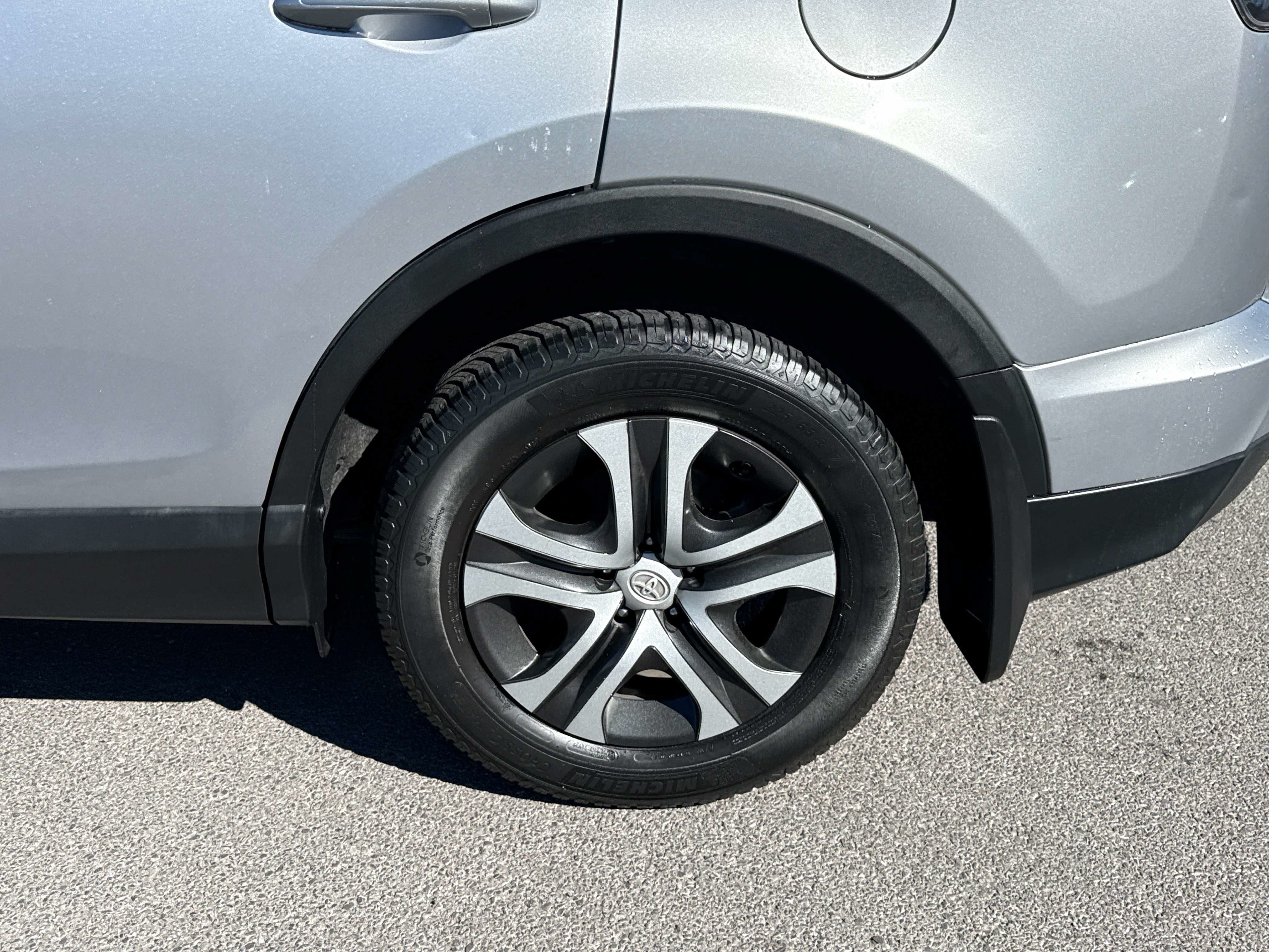 Used 2016 Toyota RAV4 LE FWD image 7