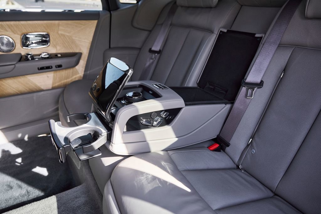 Used 2025 Rolls-Royce Phantom Sedan RWD image 58