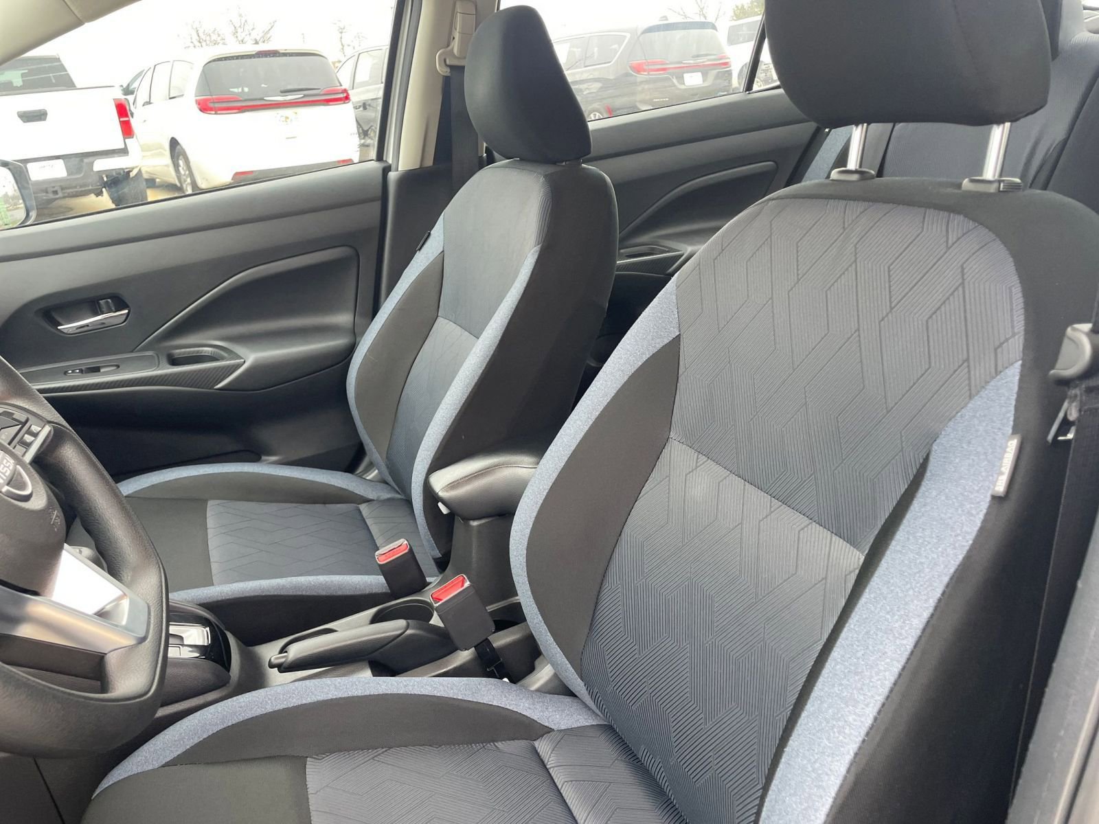 Used 2025 Nissan Versa SV image 34