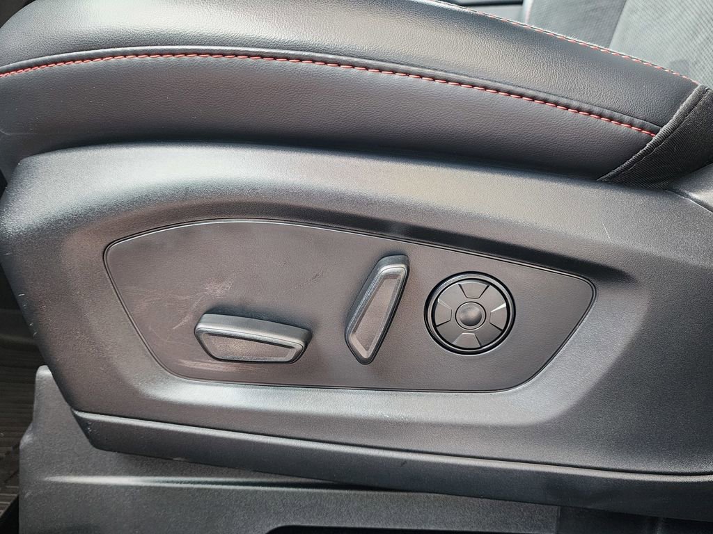 Used 2025 Ford Explorer ST image 18