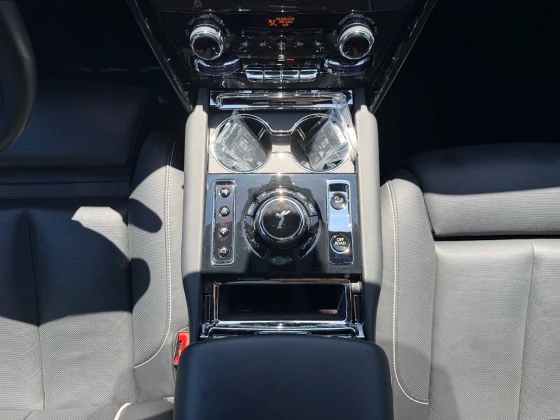 Used 2022 Rolls-Royce Cullinan Black Badge w/ Dark Exterior Package AWD/4WD image 29