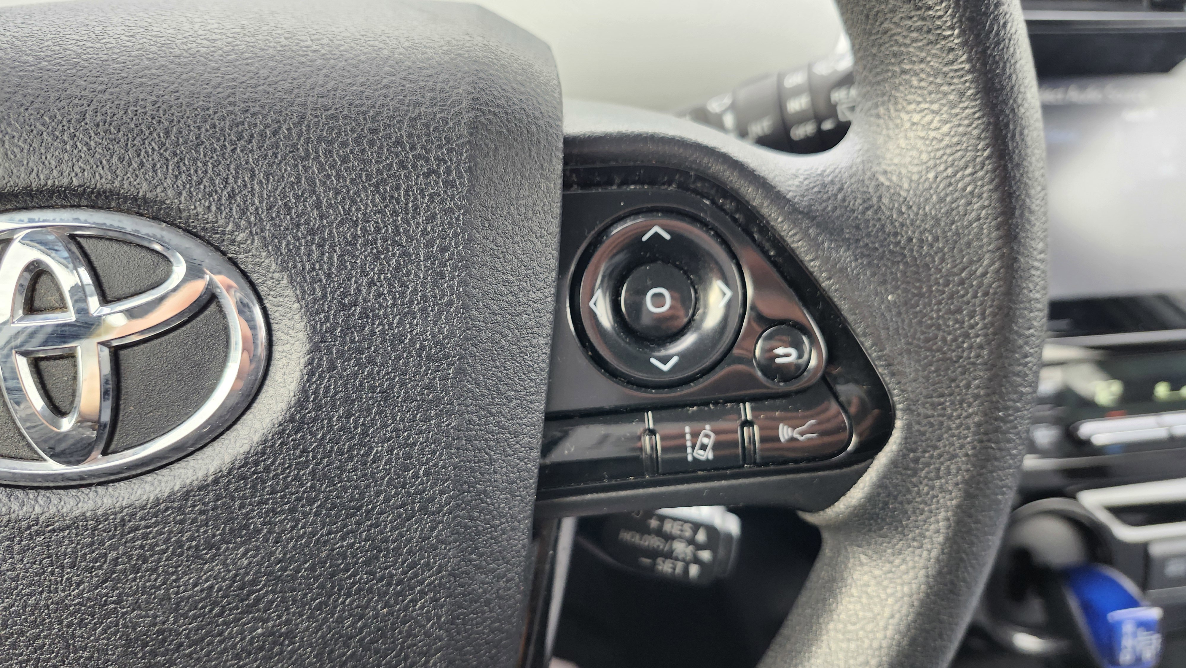 Used 2022 Toyota Prius LE image 31