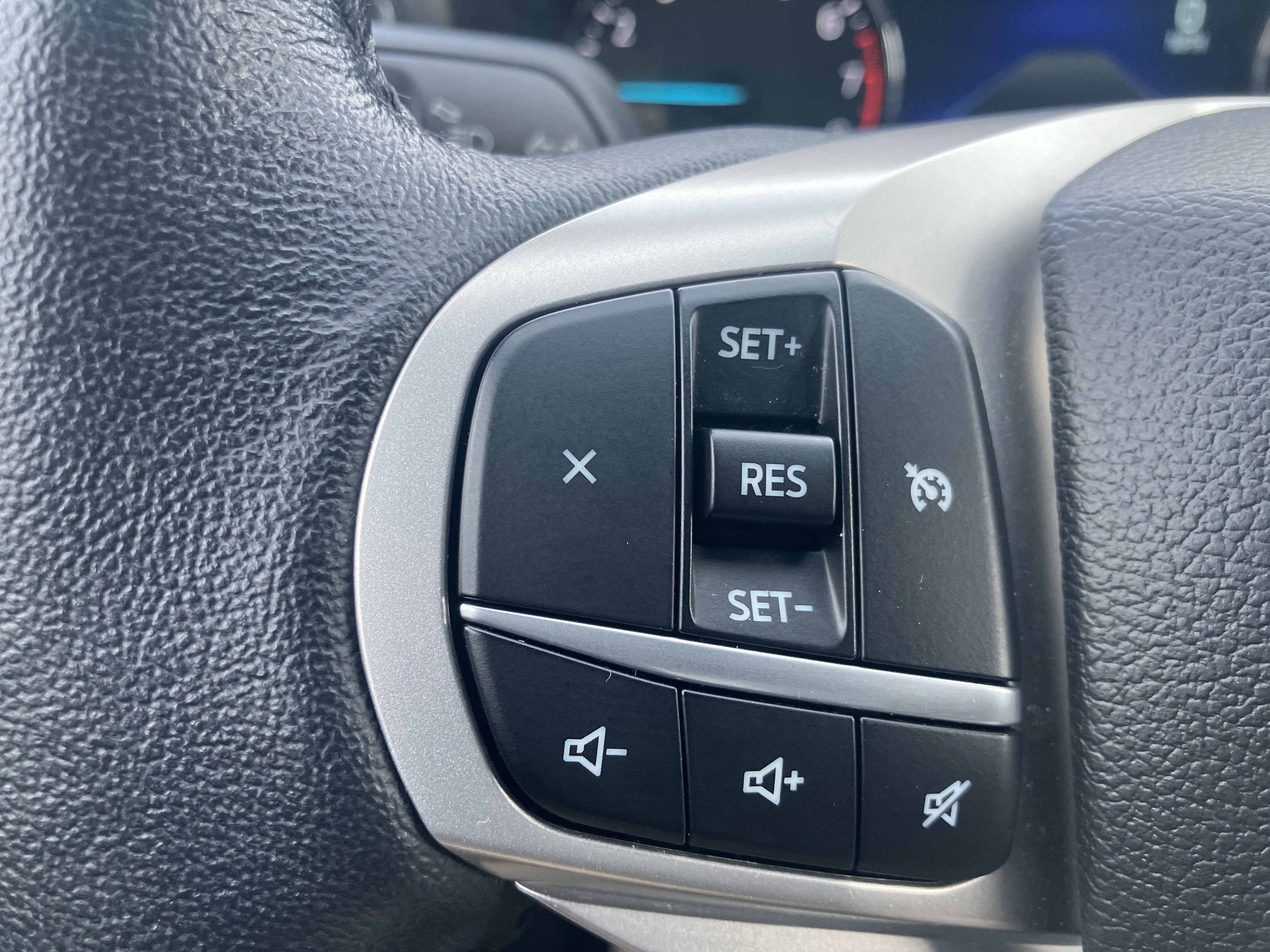 Used 2022 Ford Explorer XLT w/ Equipment Group 202A image 24