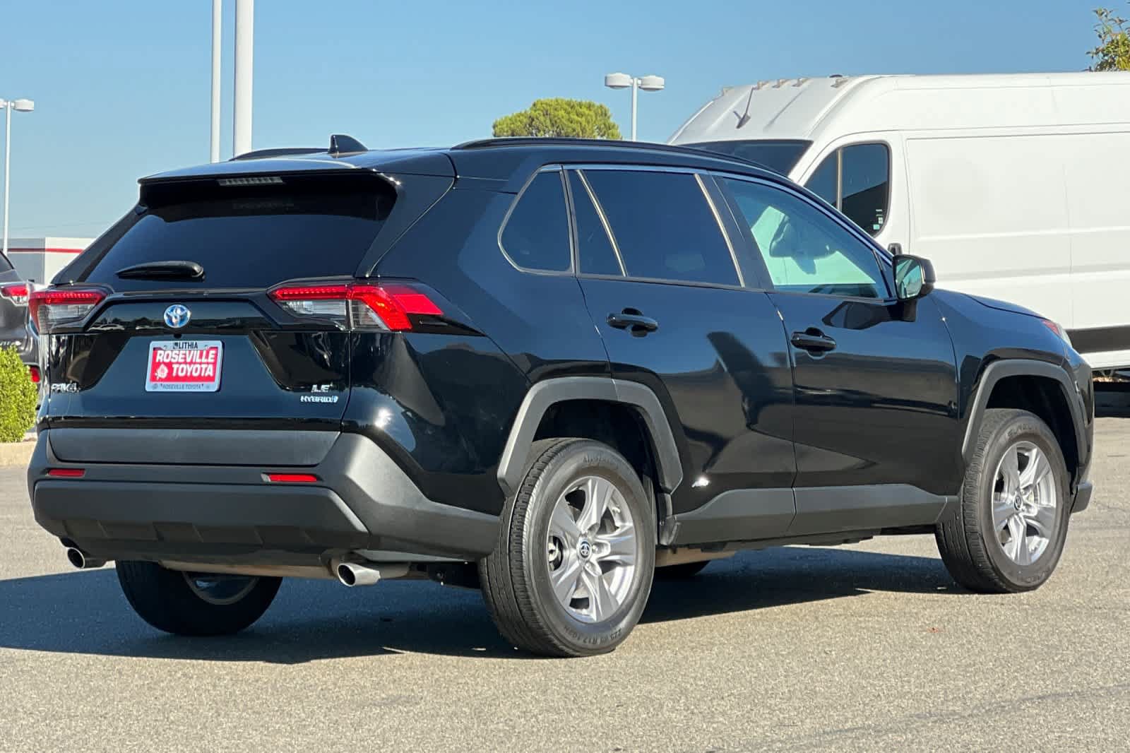 Used 2023 Toyota RAV4 LE AWD/4WD image 2