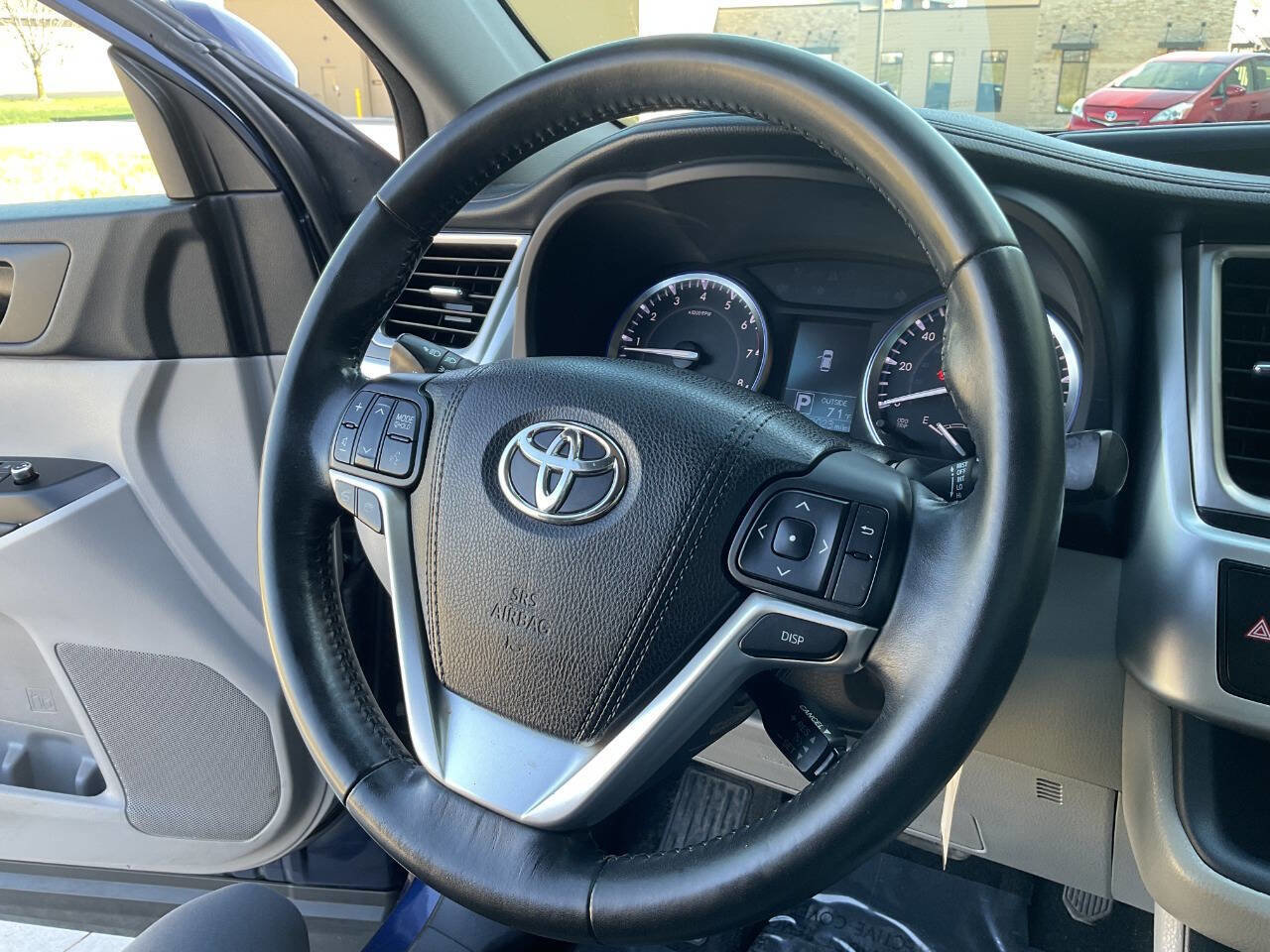 Used 2015 Toyota Highlander Plus AWD/4WD image 18