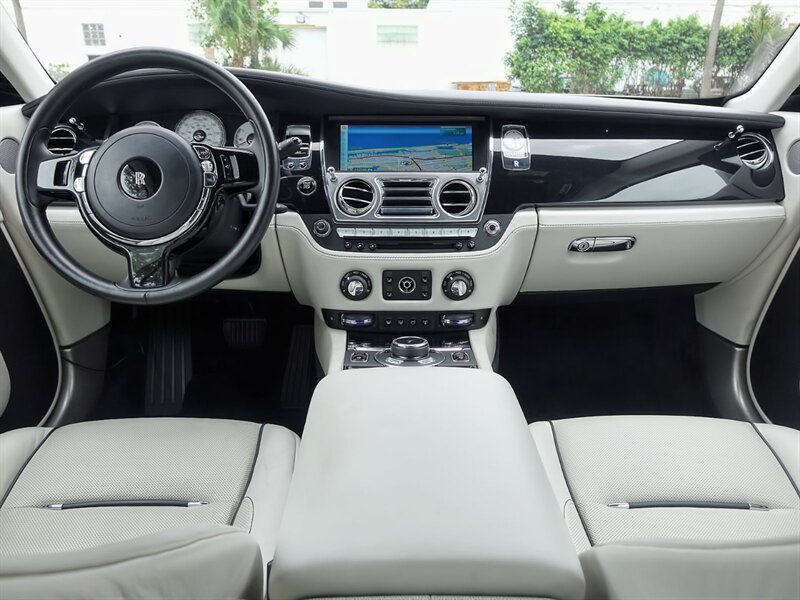 Used 2016 Rolls-Royce Wraith RWD image 16