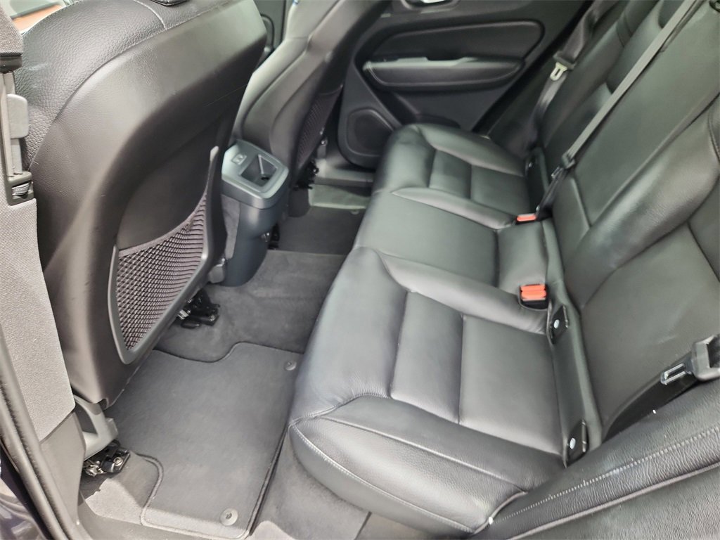 Used 2023 Volvo XC60 B5 Plus image 9