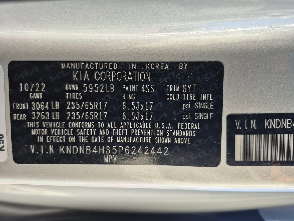 Used 2023 Kia Carnival LX image 30