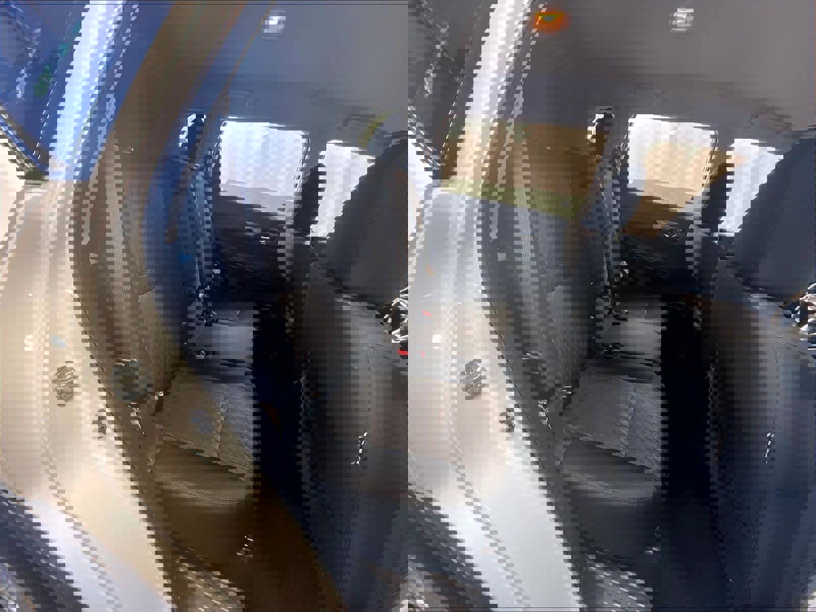 Used 2018 Nissan Rogue SV w/ Premium Package AWD/4WD image 16