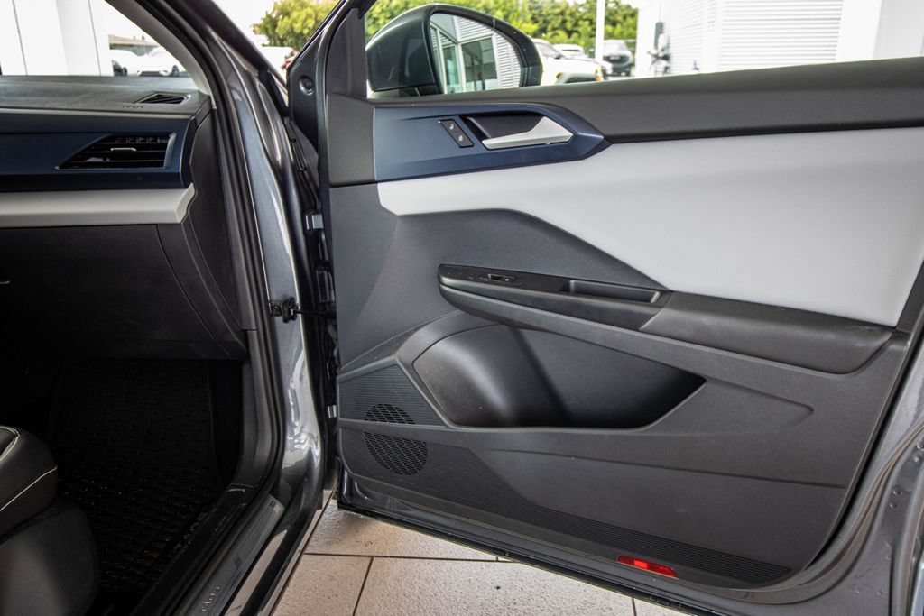 Certified 2023 Volkswagen Taos SE w/ Panoramic Sunroof Package FWD image 18