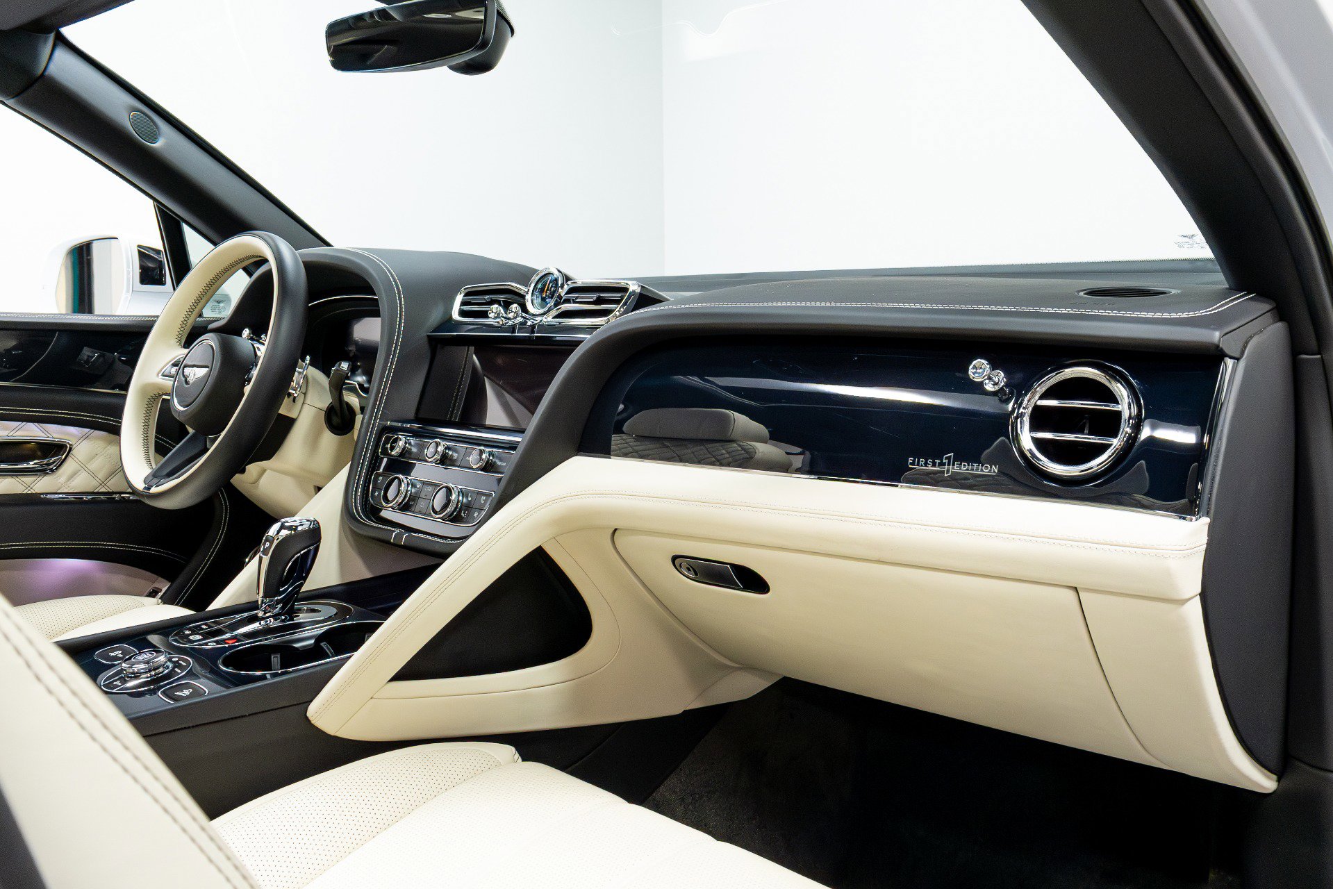 Used 2021 Bentley Bentayga w/ First Edition Specification image 29