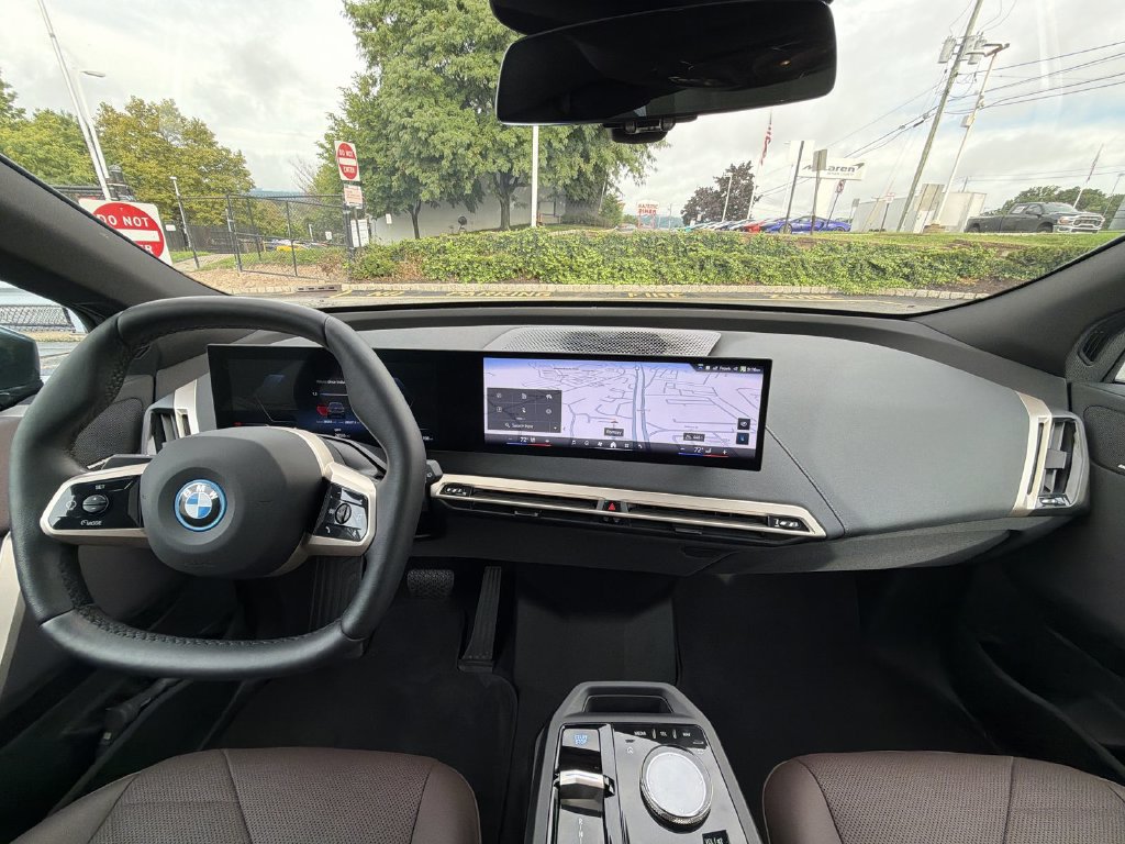 Used 2024 BMW iX xDrive50 AWD/4WD image 18