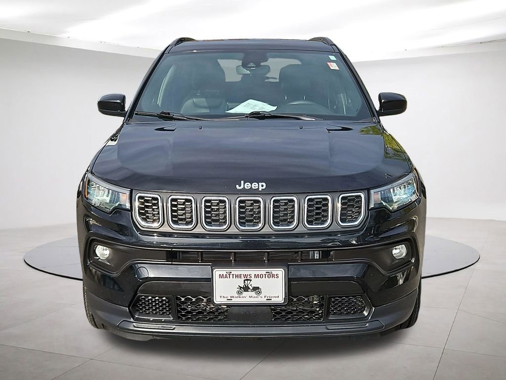 Used 2024 Jeep Compass Latitude image 2