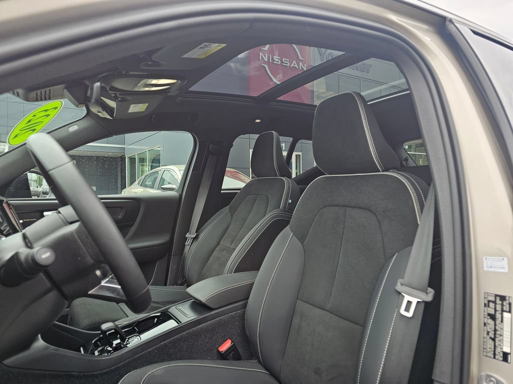 Used 2023 Volvo XC40 Recharge Ultimate w/ Protection Package Premier AWD/4WD image 18