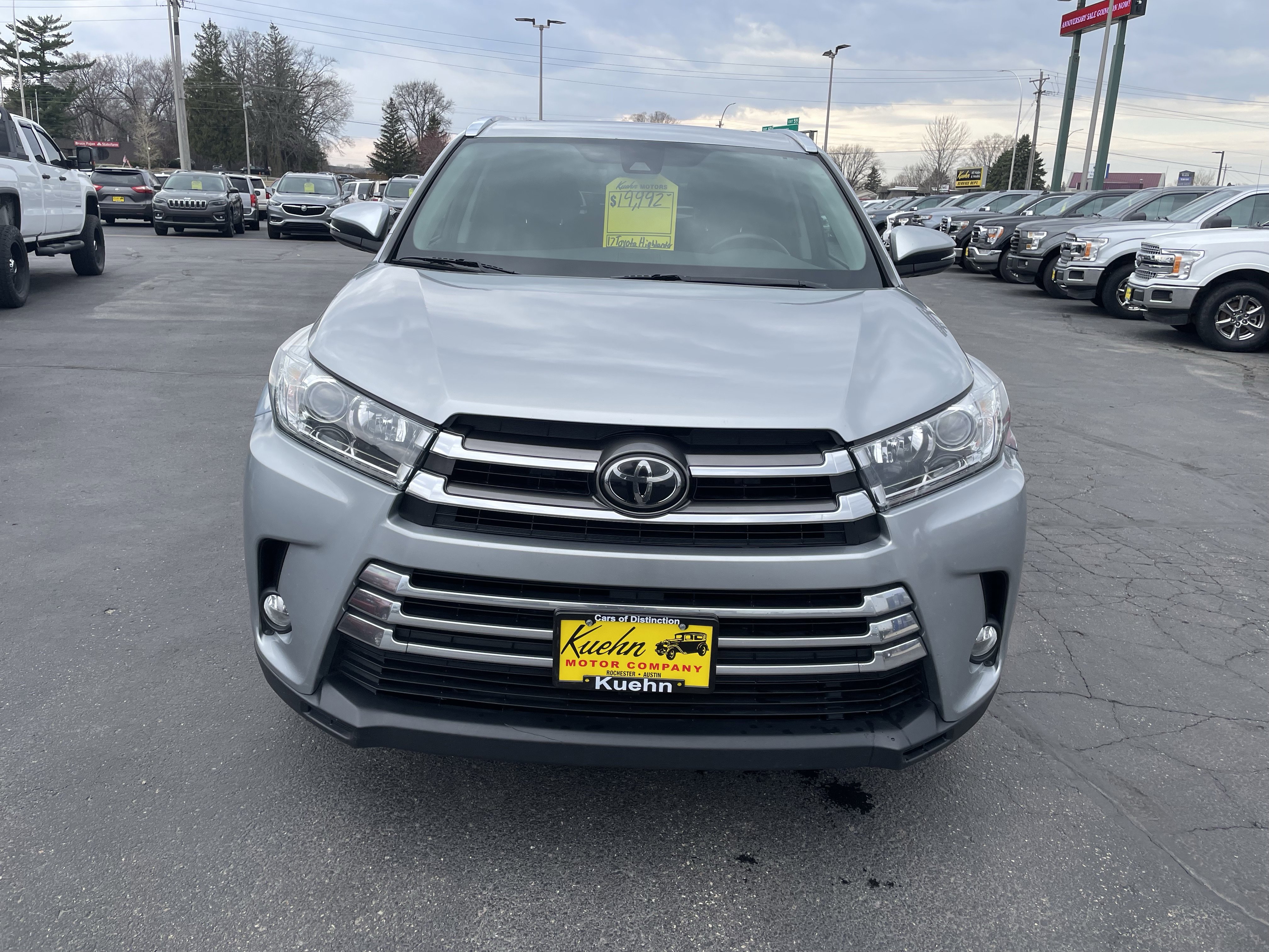 Used 2017 Toyota Highlander Limited w/ Protection Package #3 image 3