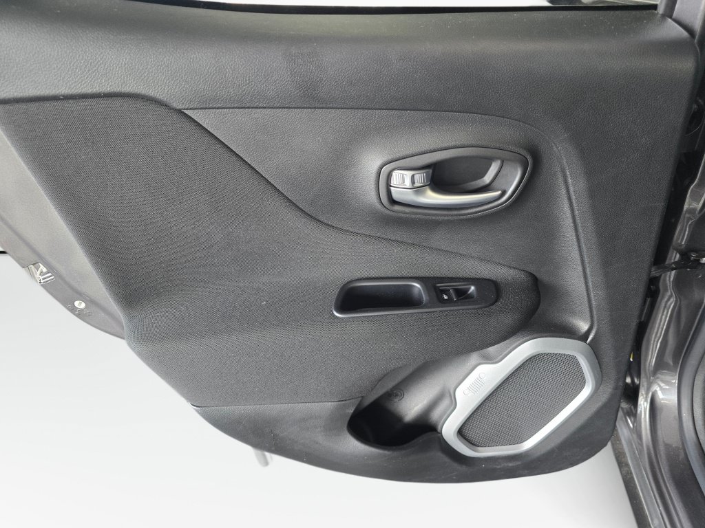 Used 2019 Jeep Renegade Latitude w/ Cold Weather Group AWD/4WD image 37