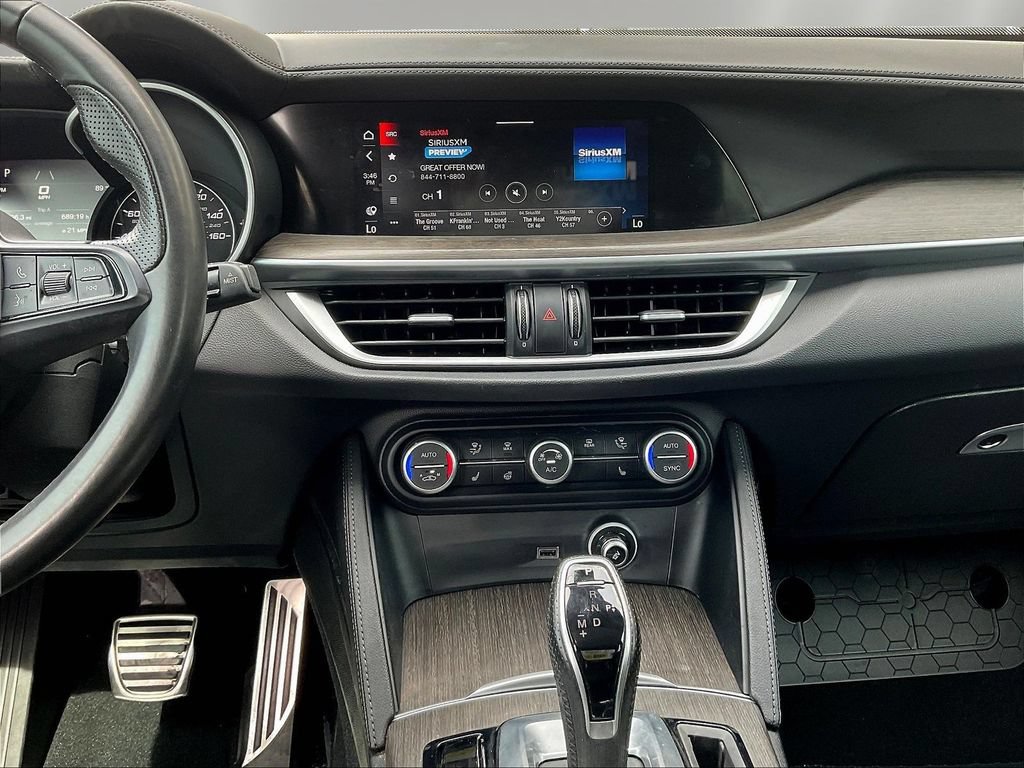 Used 2023 Alfa Romeo Stelvio Ti AWD/4WD image 9